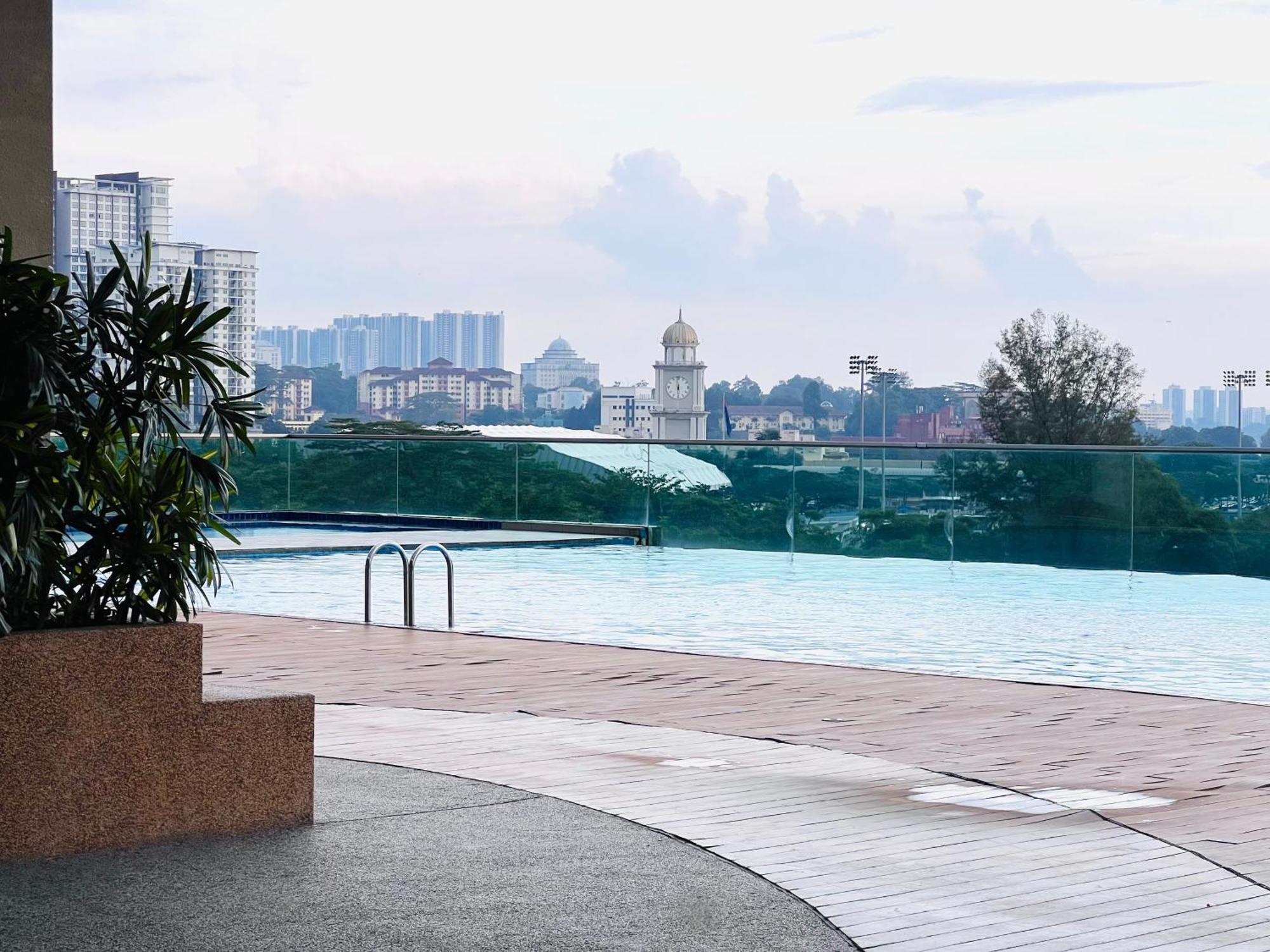 Paragon Residence 2Br4Pax Sleek Stay Nr Ciq Midvalley By Our Stay جوهر بهرو المظهر الخارجي الصورة